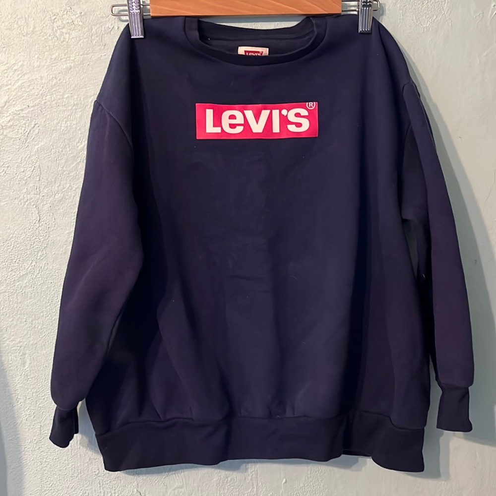 Levi’s sweatshirt